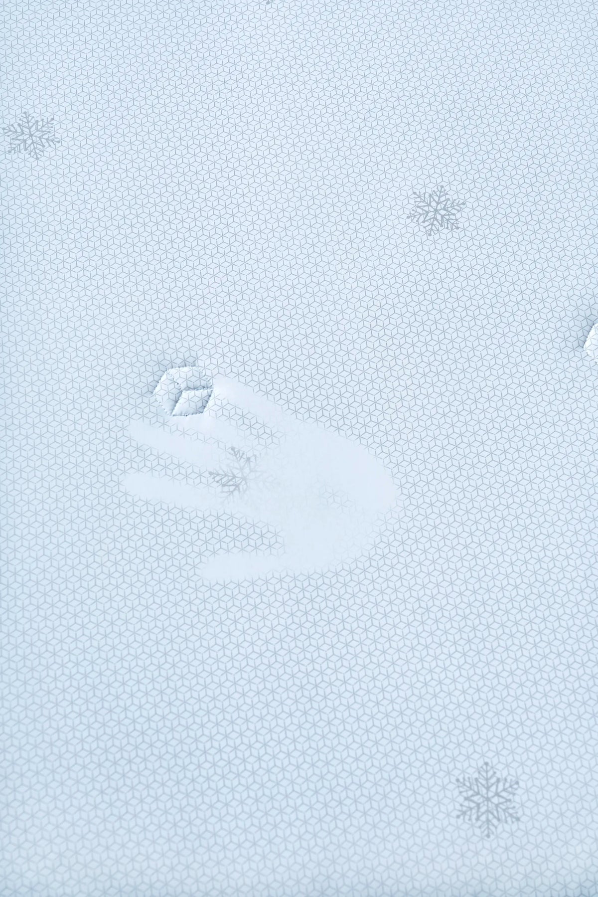 Close-up of the filling inside the Prussian blue CASUCA cooling comforter