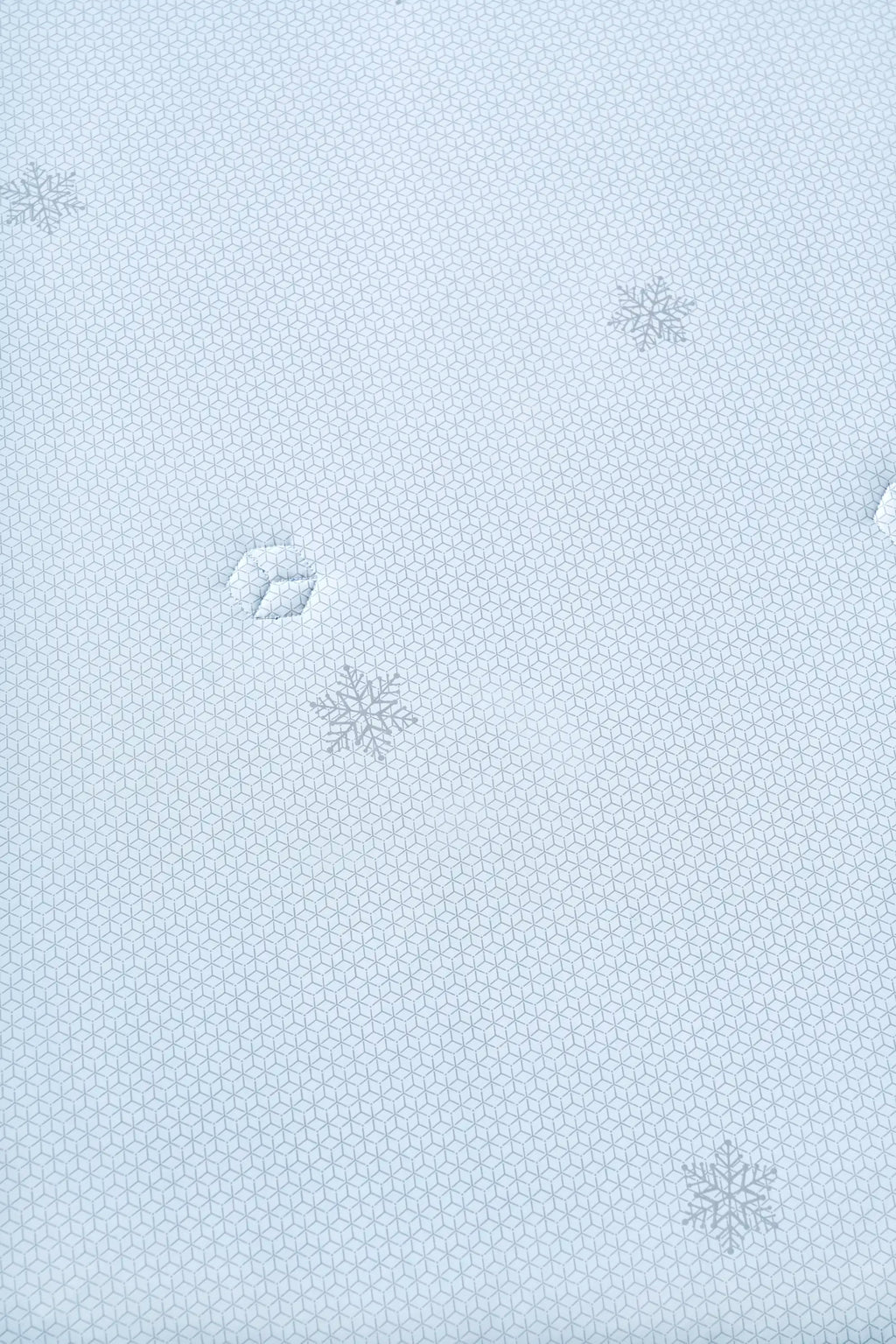 Detail of the fabric pattern on the Prussian blue CASUCA cooling comforter