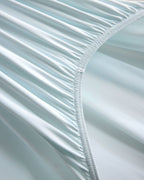 Fitted sheet elastic detail on the blue CASUCA cooling pet-hair-resistant bedding set