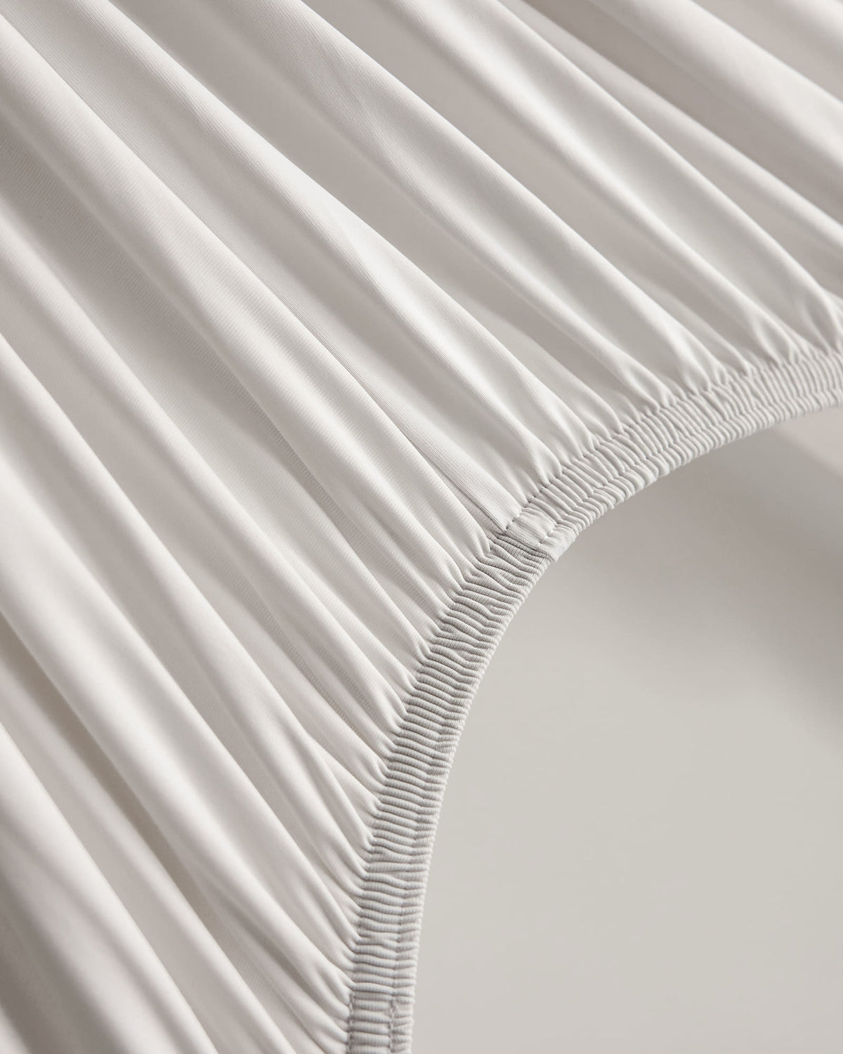 Fitted sheet elastic detail on the oatmeal CASUCA cooling pet-hair-resistant bedding set