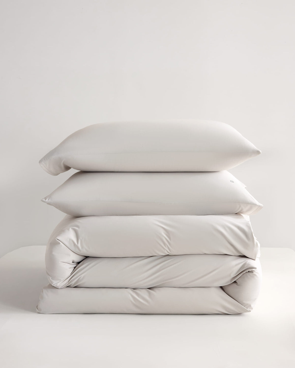 Folded oatmeal CASUCA cooling pet-hair-resistant bedding set